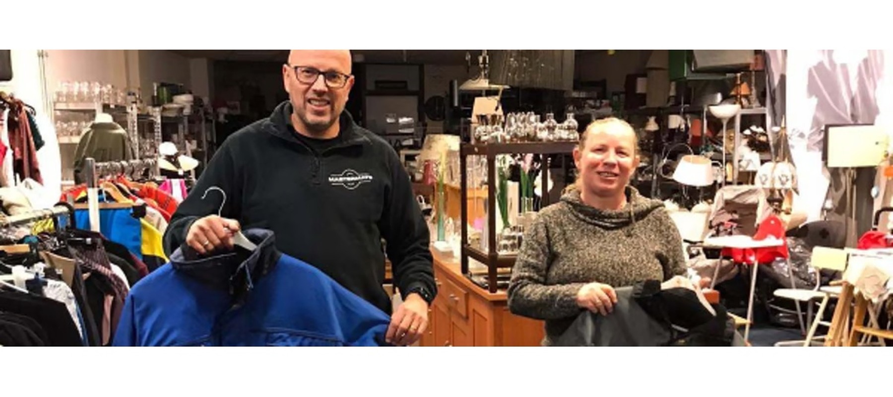 Mastermate helpt doneert werkkleding en schoenen aan st Asareel